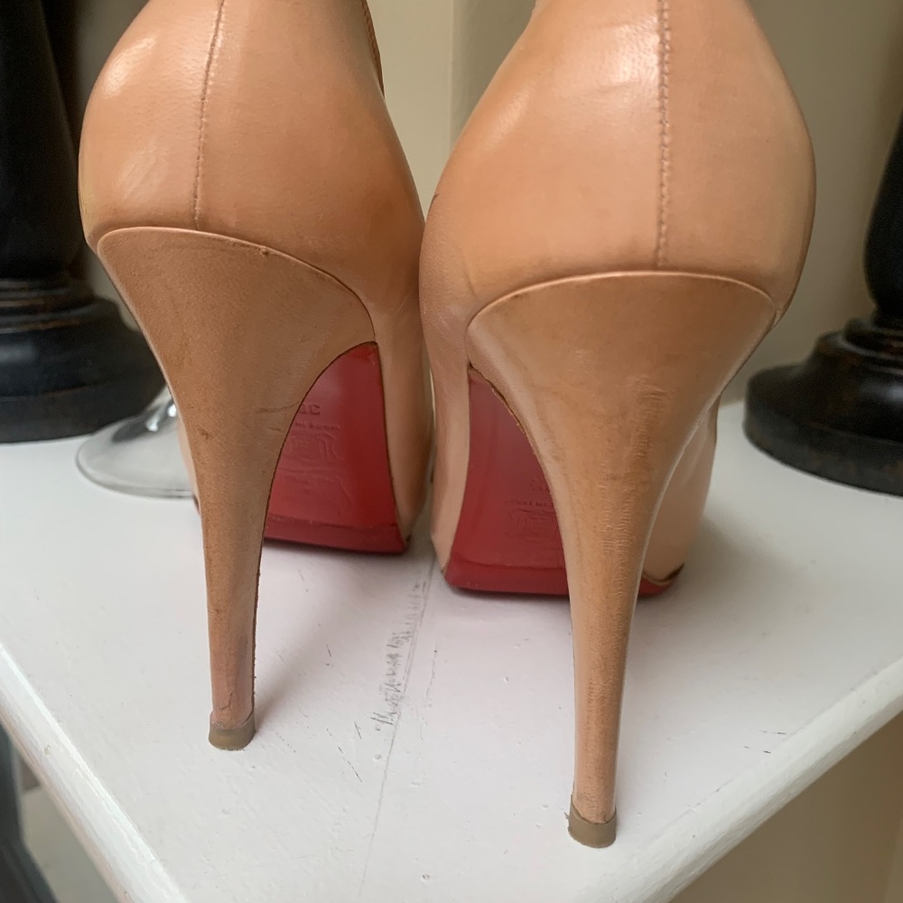 Christian Louboutin Nude Pumps - Picture 2 of 10